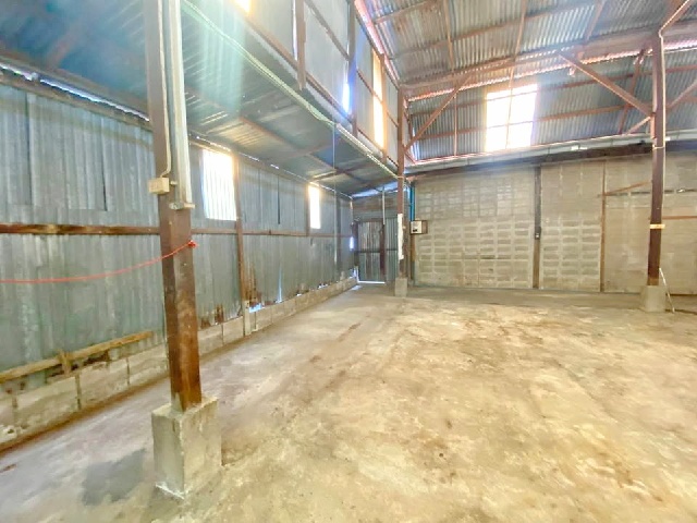 ถ.พุทธบูชา27-35  พระจอมเกล้าธนบุรี 2.5 กม. MRT บางปะกอก 4.2กม.ให้เช่าโกดัง ชั้นเดียว 100 ตร.วา.400 ตร.ม. 2 นอน 2 น้ำ 