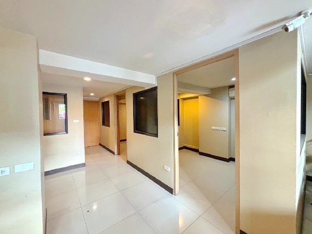 ARLรามคำแหง 1.1 กม. MRT ให้เช่าอาคาร 1 ชั้น 42ตร.ม.13ตร.วา.ทำเลดี ริมถนนใหญ่  สปา ออฟฟิศ ขนส่ง 2นอน 1 น้ำ เดอะไนน์ พระราม 9 3.3 กม.