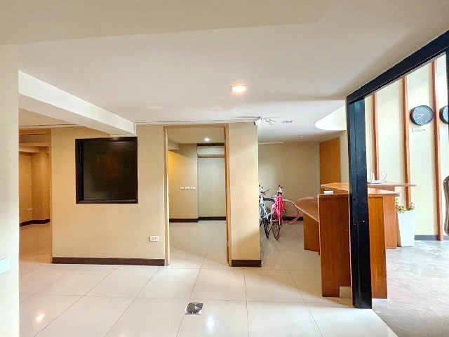 ARLรามคำแหง 1.1 กม. MRT ให้เช่าอาคาร 1 ชั้น 42ตร.ม.13ตร.วา.ทำเลดี ริมถนนใหญ่  สปา ออฟฟิศ ขนส่ง 2นอน 1 น้ำ เดอะไนน์ พระราม 9 3.3 กม.