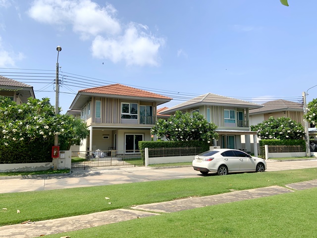 บ้านเดี่ยวสวนใหญ่ ให้เช่า 51 ตรว. 3นอน  ม.เอแบค 1.4 กม. โรงพยาบาลบางเสาธง 2A/C  2น้ำ 2จอดรถ 168ตรม. บางบ่อ สมุทรปราการ 2003