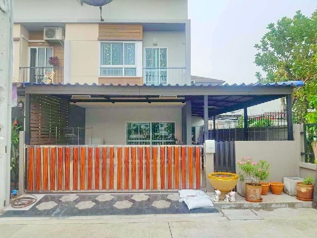 พัฒนาการ38 เดอะไนน์ พร้อมเฟอร์ เครื่องใช้ไฟฟ้า 3 นอน พระราม9 2.2 กม.  MRT คลองกลันตัน 1.6 กม.ให้เช่าทาวน์เฮาส์ 2 ชั้น 26ตร.วา.212 ตร.ม.