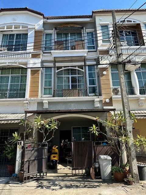 ขายทาวน์โฮม 3 ชั้น บ้านกลางเมือง ลาดพร้าว - โชคชัย 4 ติดกองปราบ ซอยโชคชัย4 ซอย 20-22 ใหม่เอี่ยม สภาพดี