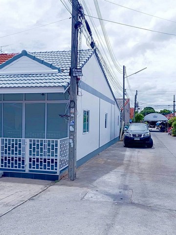 ขายบ้านมาลัยทองห้องริมพร้อมคนเช่าเดือนละ5000บาท เนื้อที่18ตารางวา3ห้องนอน 1ห้องน้ำ 1ห้องครัว 1ห้องโถง