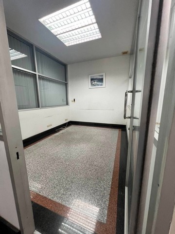 ให้เช่าสำนักงาน 120 ตรม. มหาชัย จ.สมุทรสาคร มี 8 ห้อง ที่จอดรถได้ 10 คัน