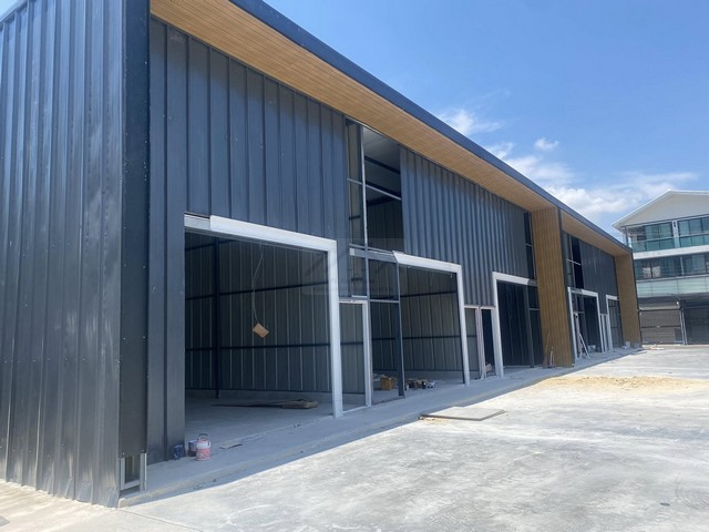 ให้เช่าโกดังสร้างใหม่สุดโมเดิร์น 108 ตรม. สุขุมวิท 93 โครงการติดถนน ห่าง BTS บางจากเพียง 800 เมตร