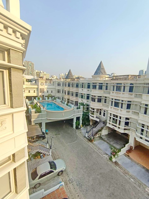 MRTเพชรบุรี 550ม. สุขุมวิท  ARLมักกะสัน 570กม. ให้เช่าทาวน์เฺฮาส์หรู 4 ชั้น 530 ตร.ม.33 ตร.วา.ใจกลาง.4 นอน เทอร์มินัล 21 1.2 กม.