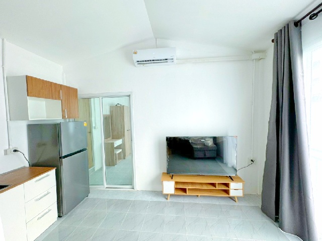 พร้อมเฟอร์ เครื่องใช้ไฟฟ้า อาคาร ยกชั้น สุขุมวิท38 BTSทองหล่อ 1.1 กม.  คลองเตย เอกมัย   ให้เช่า สไตล์คอนโดรูฟท็อป 45 ตร.ม.12 ตร.วา. 