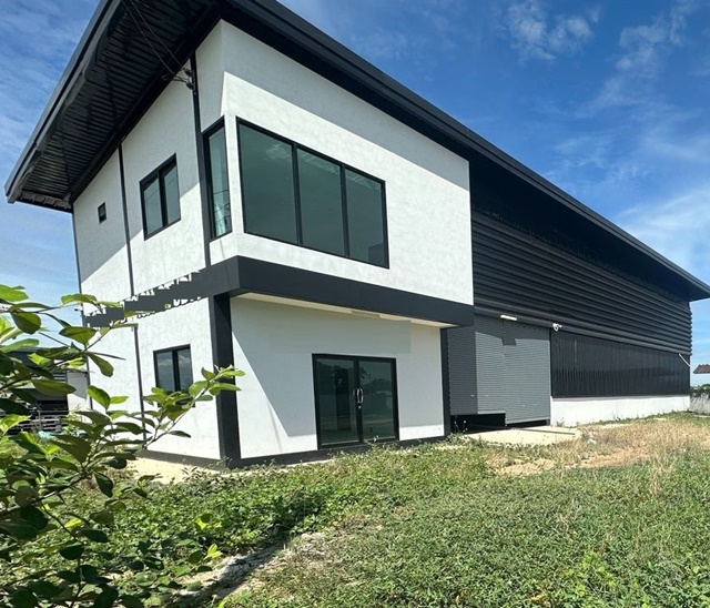 สภาพใหม่ ลาดหลุมแก้ว ปทุมธานี ถ.ปทุมธานี-บางเลน ให้เช่าโกดังพร้อมที่ดิน 1 ไร่ พร้อมใช้งาน  โกดังขนาดใหญ่ กว้างขวาง .9 นอน 4น้ำ