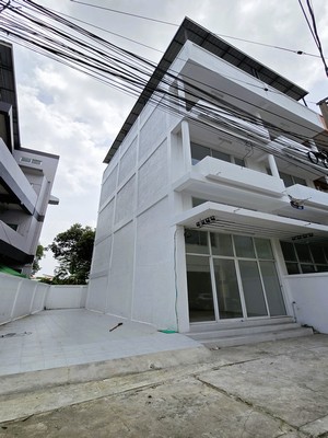 ขาย อาคารพาณิชย์ ตึกแถว 3ชั้นครึ่ง + ดาดฟ้า 29 ตารางวา ซอย บรมราชชนนี70 ศาลาธรรมสพน์ ทวีวัฒนา ใกล้ตลาดสดธนบุรี เหมาะทำโฮมออฟฟิศ กิจการ