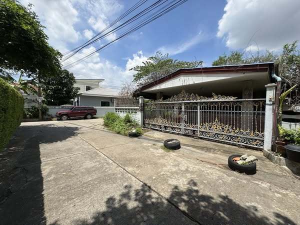 ขายที่ดินพร้อมบ้าน หมู่บ้านแสงอรุณ ซอยรามอินทรา 68 แยก 2