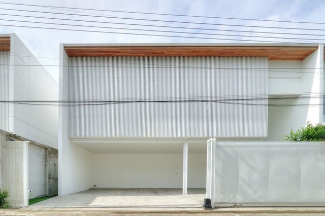 ขายบ้านหรู 3 ชั้น TRITARA LUXURY POOL VILLA วัชรพล สุขาภิบาล 145 ตร.วา สไตล์ Modern Box เฟอร์ครบ พร้อมเข้าอยู่