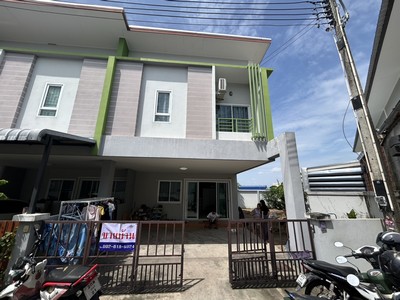 ขาย ทาวน์เฮ้าส์ฟิลบ้านแฝด หลังมุม 2 ชั้น 58.6 ตร.ว. หมู่บ้านโอโซนเพลส (Ozone Place) นิคม ปิ่นทอง ศรีราชา ชลบุรี พร้อมของแถมจัดเต็ม !