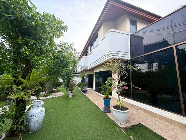 ขายบ้านเดี่ยว 2 ชั้น Park Avenue ศรีนครินทร์-บางนา เนื้อที่ 198 ตร.วา หลังมุมสุด แต่งสวย พร้อมเข้าอยู่