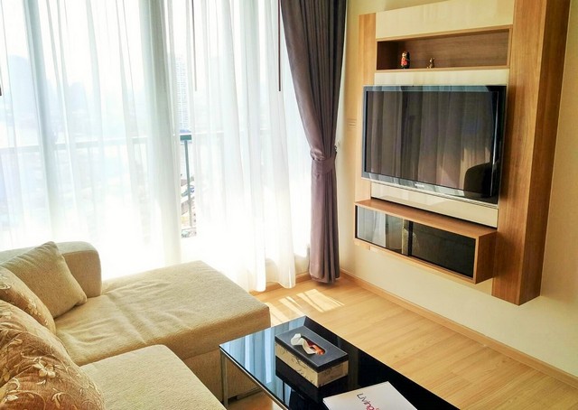 ให้เช่าคอนโด รึทึ่ม สาธร Rhythm Sathorn 1BR ใกล้ BTS สะพานตากสิน