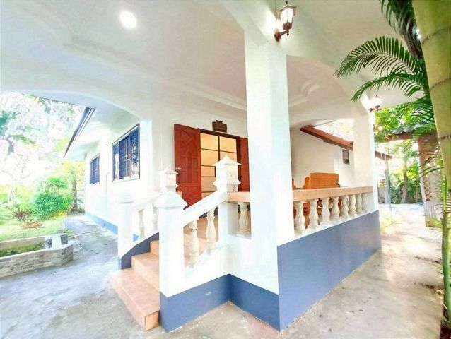 โซนสารภี #ใกล้89พลาซ่า ให้เช่า 30,000 บาท เนื้อที่ 1 ไร่ มีบ้าน 2 หลัง เนื้อที่เดียวกัน น้ำไม่ท่วม เลี้ยงสัตว์เลี้ยงได้ 10 นาที ถึงสนามบิน