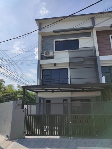  ให้เช่าทาวน์โฮม 3 ชั้น 3 ห้องนอน 3 ห้องน้ำ 1 ห้องนั่งเล่น 1 ห้องครัว 3 แอร์ ซ.ลาดปลาเค้า 72 นอกโครงการ