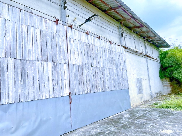 ศาลเจ้าพ่อหลักเมืองราชบุรี สถานีรถไฟราชบุรี 5.2 กม.โกดัง 900 ตร.ม.225 ตร.วา.1 นอน 1 น้ำ แม็คโคร ราชบุรี 1.0 กม. เหมาะสำหรับคลังสินค้า  