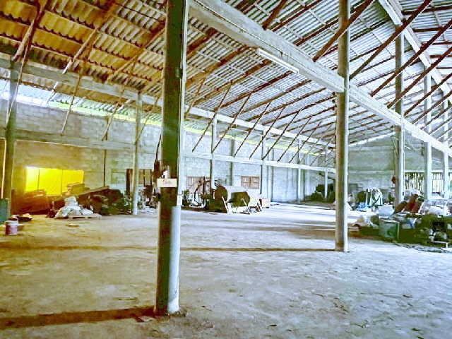 ราชบุรี 1 กม. แม็คโคร  สถานีรถไฟราชบุรี 5.2 กม. โกดัง 902 ตร.ม.250 ตร.วา.1 นอน 1 น้ำเหมาะสำหรับคลังสินค้า  ศาลเจ้าพ่อหลักเมืองราชบุรี