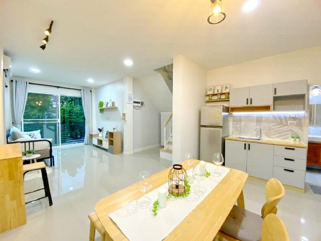 รัชดาภิเษก MRTลาดพร้าว 2.2 กม. ให้เช่าทาวน์โฮม 2 ชั้น  BTSรัชโยธิน 890ม. 3นอน 2น้ำ เฟอร์ เครื่องใช้ไฟฟ้าพร้อม เซ็นทรัล ลาดพร้าว 3 กม.