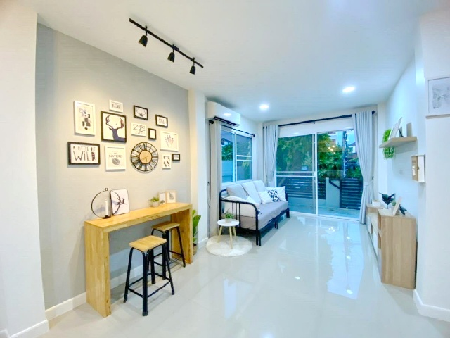 รัชดาภิเษก MRTลาดพร้าว 2.2 กม. ให้เช่าทาวน์โฮม 2 ชั้น  BTSรัชโยธิน 890ม. 3นอน 2น้ำ เฟอร์ เครื่องใช้ไฟฟ้าพร้อม เซ็นทรัล ลาดพร้าว 3 กม.