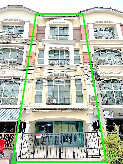 ยูเนี่ยนมอลล์ 1.9 กม. รัชดาภิเษก700ม.MRTลาดพร้าว 400ม. ทาวน์โฮม 4ชั้น หน้ากว้าง ใหม่ 4นอน 4น้ำ 384ตร.ม. 24ตร.วา.ม.  ติดถนนใหญ่ ย่านลาดพร้าว 