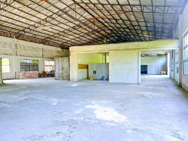 รพ.ราชบุรี 4.4 กม.เหมาะสำหรับคลังสินค้า  โกดังให้เช่า 1300ตร.ม.1 ไร่ หรือ 402 ตร.วา.ตลาดเจดีย์หัก 400 ม.1 นอน 2 น้ำ รพ.ราชบุรี 4.4 กม.