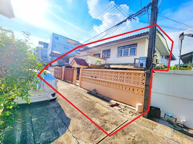 รัชดา ห้วยขวาง ให้เช่าคฤหาสน์ 2 ชั้น ใกล้7-11 20เมตร 3-4นอน 3ปีมีครั้ง MRTห้วยขวาง 700ม.  เหม่งจ๋าย ประชาราษฏร์บำเพ็ญ12-17   2-3แอร์ 