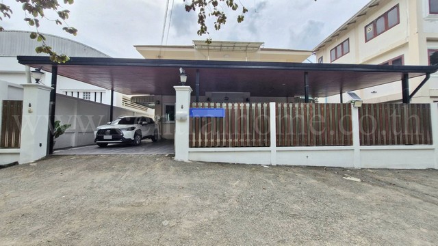 บ้านเดี่ยว 2 ชั้น บ้านศรีนครพัฒนา ซอยนวมินทร์ 24 พร้อมอยู่