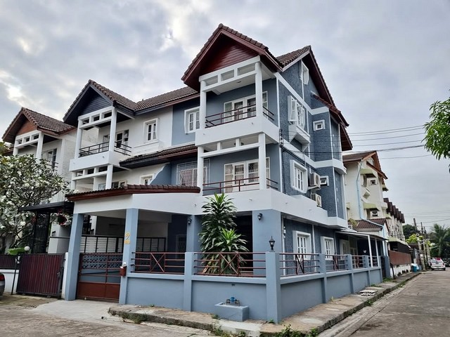 ให้เช่าบ้านเดี่ยว หมู่บ้านโพธิ์แก้ว ประชาชื่น-แจ้งวัฒนะ ใกล้เซ็นทรัล แจ้งวัฒนะ, มหาวิทยาลัยธุรกิจบัณฑิต  บ้านสไตล์บ้านแฝดหลังมุม 3 ชั้น  