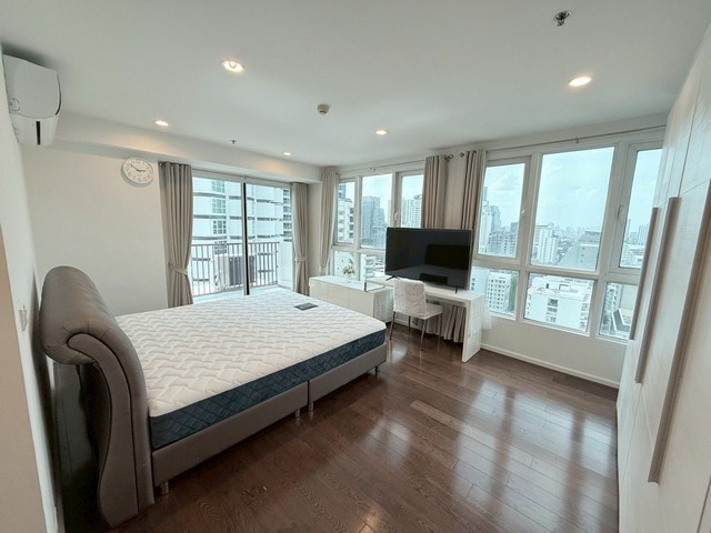 15 Sukhumvit Residence spacious beautiful view quiet 22nd floor BTS Nana