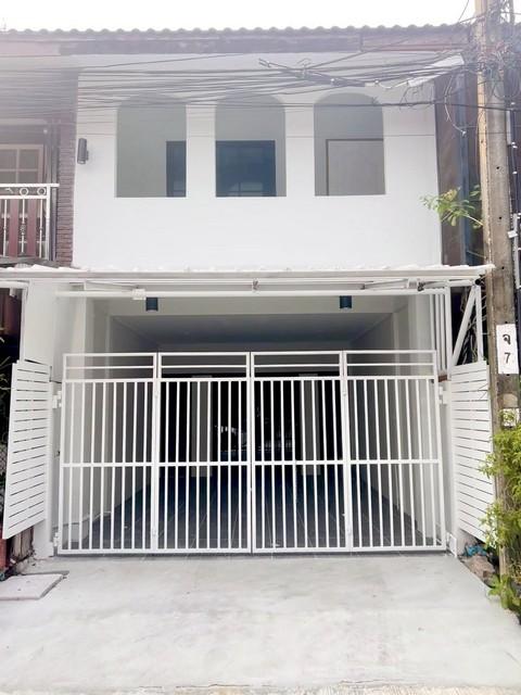 ขายทาวน์เฮ้าส์ 2 ชั้น 16 ตรว. หมู่บ้านฉัตรแก้ว ซ.แฮปปี้แลนด์ 1 ใกล้รถไฟฟ้า สถานีบางกะปิ