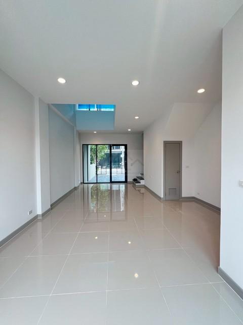 ให้เช่าโฮมออฟฟิศ 4 ชั้น 240 ตรม. Premium Place MIX นวมินทร์ ใกล้รถไฟฟ้าสายสีชมพู