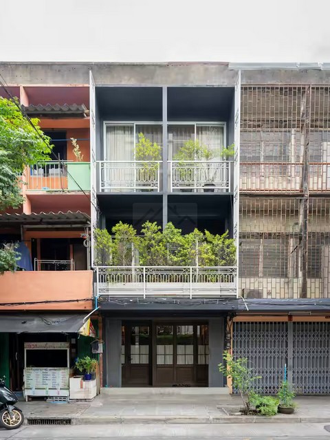 ให้เช่าตึกแถว 3 ชั้น ประมาณ 150 ตรม. ตกแต่งสวยงาม เฟอร์พร้อมอยู่ ตรงข้ามคอนโด The Lofts เย็นอากาศ ใกล้ Tops นางลิ้นจี่ 
