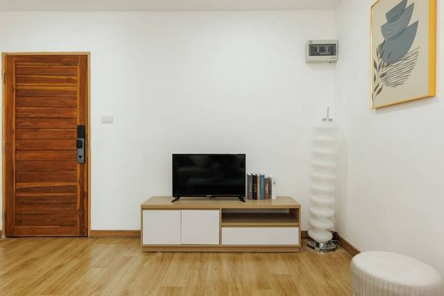 ขาย 1.32 ล้าน 38.94 ตรม. #SRComplex #วิวดอยสุเทพ #รีโนเวทใหม่ #เฟอร์นิเจอร์ครบ #ขายพร้อมผู้เช่า 10,000 บาท ผลตอบแทนเฉลี่ย 8.8% ต่อปี!