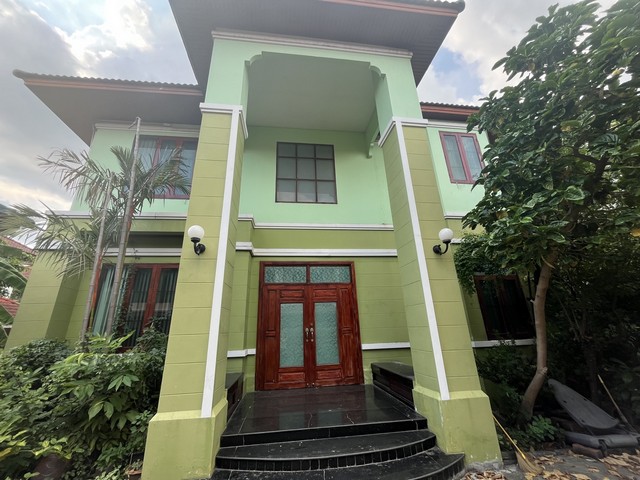 ให้เช่าบ้านมีทะเลสาบ ถนนรัตนาธิเบศร์ ใกล้บิ๊กซีบางใหญ่-อีเกียบางใหญ่  หมู่บ้านชลลดา บางบัวทอง   ใกล้รถไฟฟ้าสายสีม่วง สถานีบางพลู 