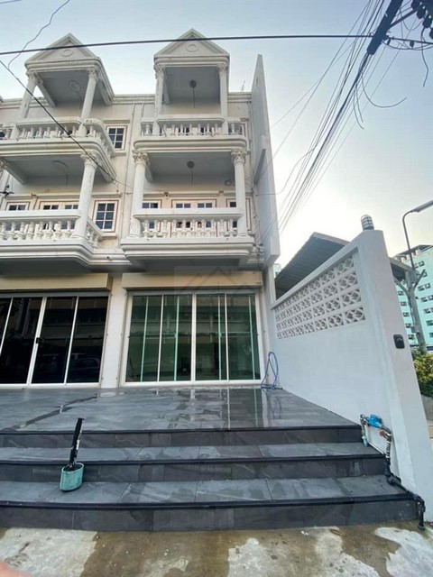ให้เช่าทาวน์เฮ้าส์ 3 ชั้น 3 ห้องนอน ย่านรัชดา ห้วยขวาง ซอยประชาราษฎร์บำเพ็ญ 9 ใกล้ Mrt ห้วยขวาง 700 เมตร