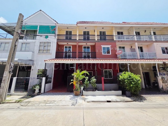 ทาวน์โฮม 3 ชั้น บ้านลูกกอล์ฟ พรีเมี่ยม เมืองทองธานี - ปากเกร็ด