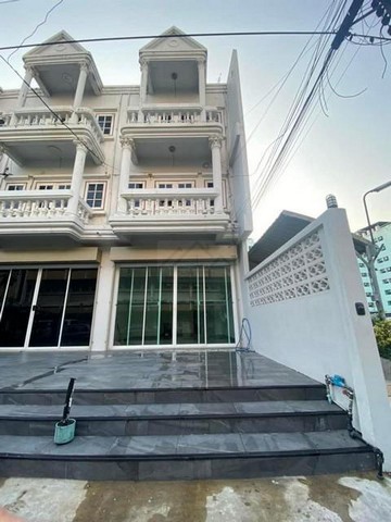 ให้เช่าทาวน์เฮ้าส์ 3 ชั้น ซอยประชาราษฎร์บำเพ็ญ 9 รัชดา ห้วยขวาง ใกล้ MRT ห้วยขวาง 