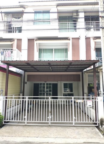 ให้เช่าทาวน์โฮม 3 ชั้น กลอรี่เฮาส์ โพธิ์แก้ว3 ลาดพร้าว101 ใกล้รถไฟฟ้าสายสีเหลือง และห้างThe mall บางกะปิ