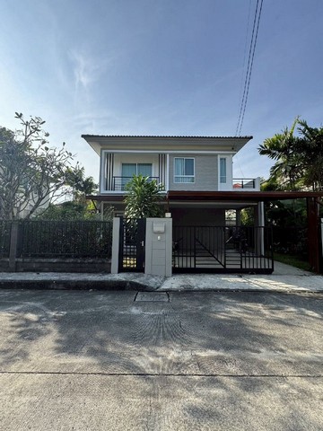 บ้านเดี่ยว 2 ชั้น สไตลืโมเดิร์น ทำเลดี ติดถนนใหญ่ โครงการ เดอะแพลนท์ 