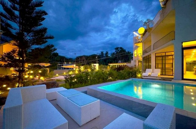 พูลวิล่าสุดหรู สไตล์พาล์มบีช ติดน้ำ วิวภูเขา โซนแม่ริม