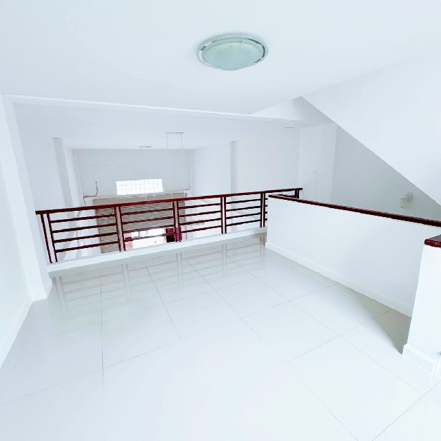 APL สุวรรณภูมิ กิ่งแก้ว10-18 เมกะ บางนา 4กม.  อาคารพาณิชย์ 3.5 ชั้น 23ตร.วา.353ตร.ม. ไทย-จีน 3.5 กม. 3 นอน 3 น้ำ ถ.บางนา-ตราด