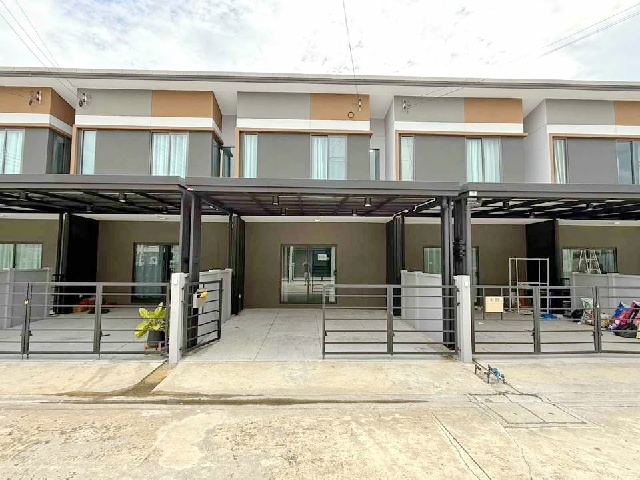 โรบินสัน ฉะเชิงเทรา 800 ม.ให้เช่าทาวน์เฮาส์ใหม่ สวย 2 ชั้น 18 ตร.วา.144 ตร.ม.ติดถนนใหญ่ ม.ราชภัฏราชนครินทร์ 2.8 กม.  2 นอน 2 น้ำ 