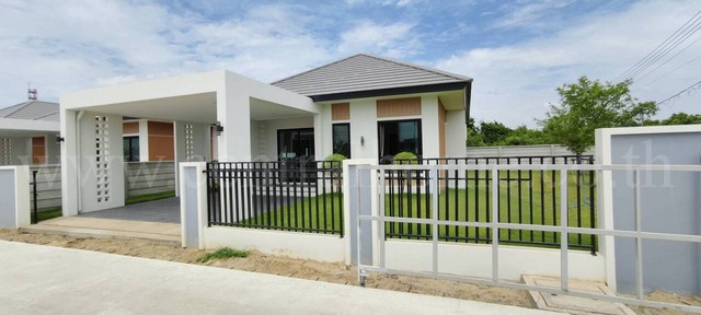 บ้านเดี่ยวมือหนึ่ง ไพร์มวิลเลจ บางเลน - นครปฐม หลังมุม พร้อมเฟอร์