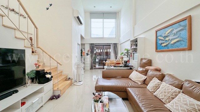 ทาวน์โฮม 3.5 ชั้น วาย เรซิเดนท์ ซ.สุขุมวิท 113 ต่อเติมครบ พร้อมอยู่