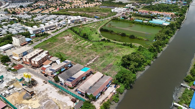 ขายที่ดินทำเลสวย คลองมหาชัย ติดถนนเจษฎาวิถี เนื้อที่12-2-48 ไร่ หรือ  5,048 ตารางวา