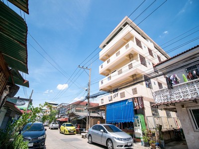 ตึกอพาร์ทเม้นท์ 4 ชั้น รวม 24 ห้อง พื้นที่ดิน 60 ตารางวา พื้นที่ใช้สอย 582 ตร.ม. ซอยคลองหลวง 1 ใกล้แหล่งงานชุมชนคนคึกคักย่านปทุมธานี !!