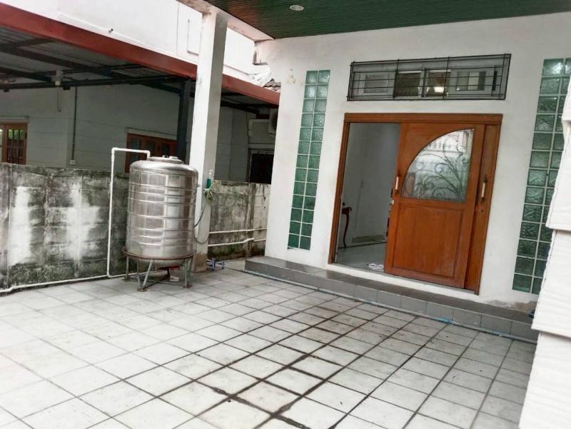 ขายบ้านแฝดสไตล์บ้านเดี่ยว หมู่บ้านสีฟ้า ซอยลาดพร้าว 101 (แยก33) กทม. เนื้อที่ 42 ตรว.