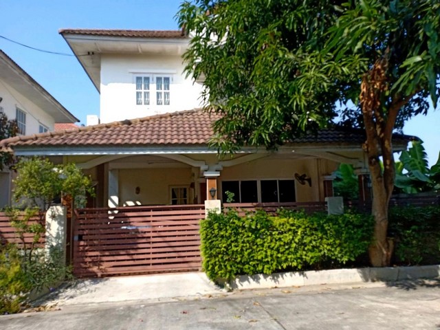 ให้เช่า บ้านแฝด2ชั้น แปลงมุม 40ตรว.ถนนเลียบคลองสอง ใกล้แฟชั่นไอส์แลนด์ 