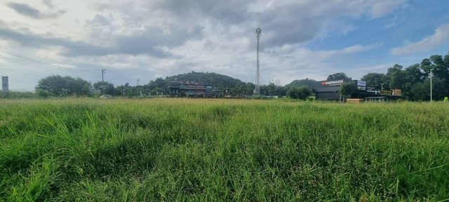 ที่ดินบ่อวินศรีราชา ให้เช่า แปลงสวย ทำเลดี ติดถนนเส้นยุทธศาสตร์ FP-L0745